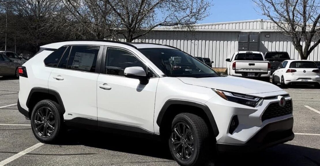 2023 toyota rav4 wind chill pearl 0