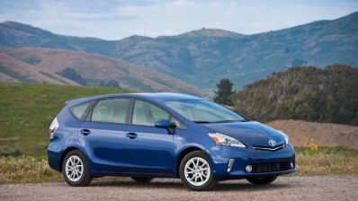 201420toyota20prius20v 1773