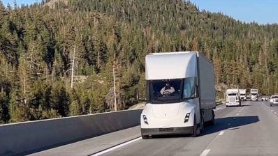 tesla20passes20two20diesel20semi20trucks20on20steep20grades20showing20superior20torque