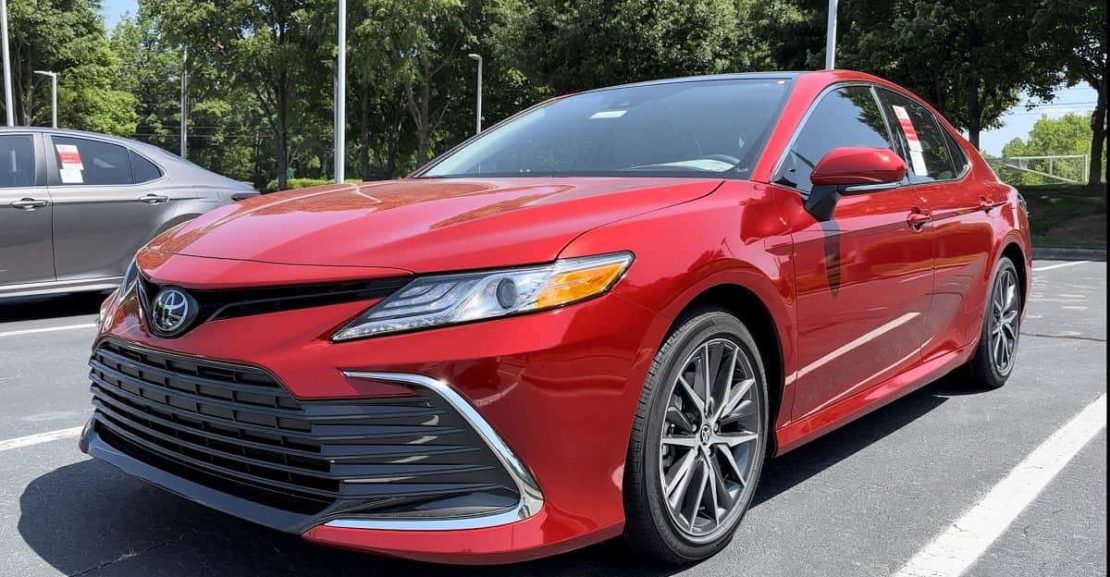 2023 toyota camry xle supersonic red front end