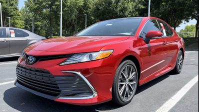 2023 toyota camry xle supersonic red front end