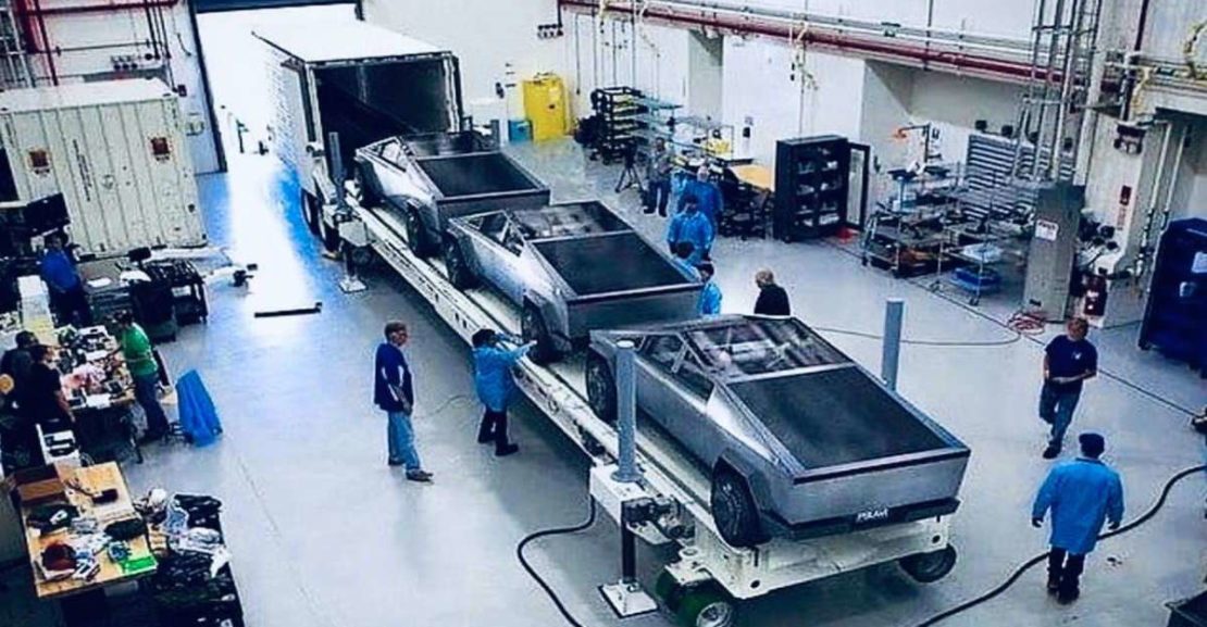 3 tesla cybertrucks seen getting unloaded